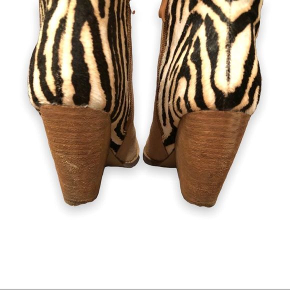 Very Volatile Charla Natural/Tiger Booties - Picture 7 of 8
